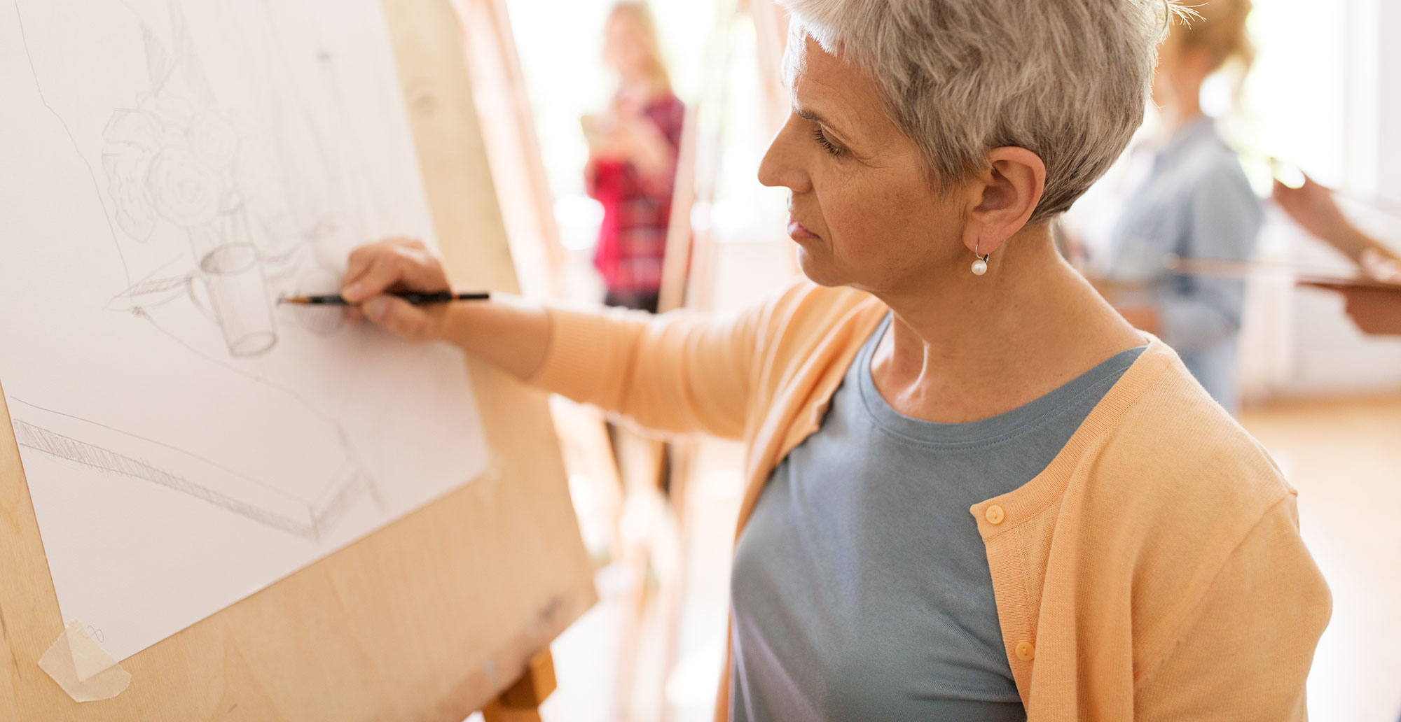 Woman in drawing class 